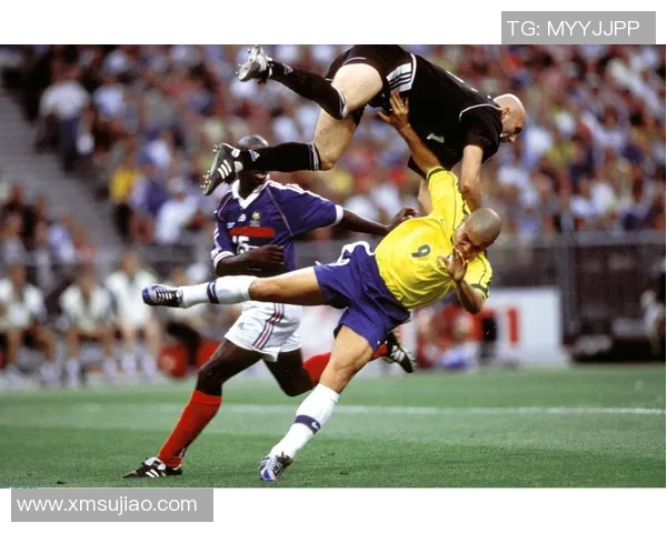 历届退役足球巨星风采回顾与辉煌岁月全景展现